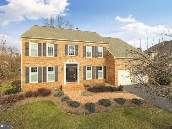 13002 Grey Friars Pl, Herndon, VA 20171