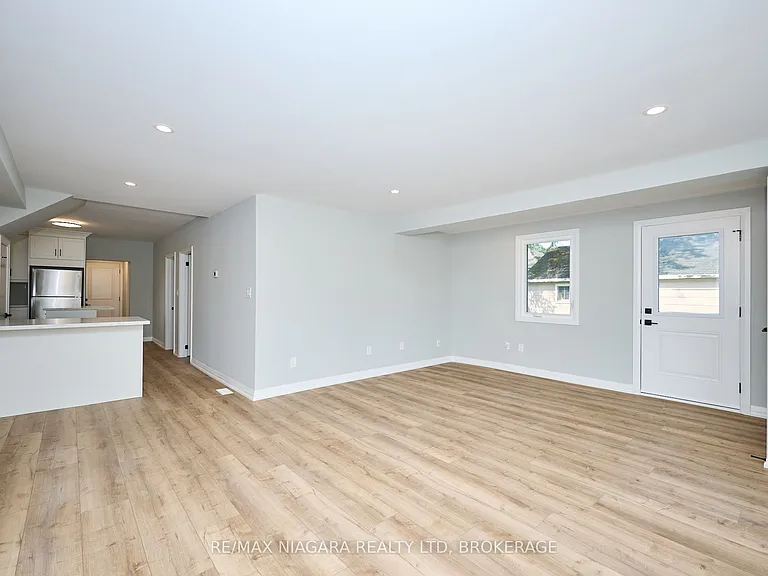 19 Maccabee Ave #LOWER — Photo 8