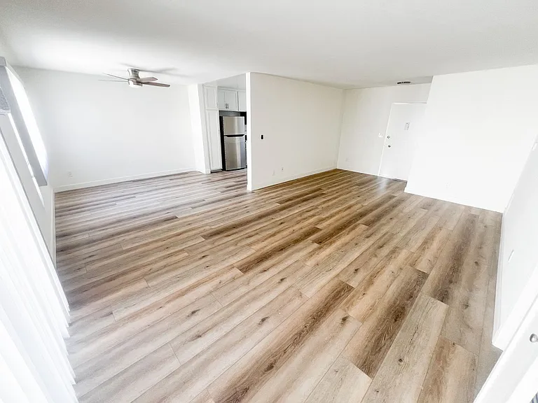 14403 Addison St — Photo 22