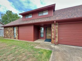 2502 NE Kingsbriar Pl, Lawton, OK 73507
