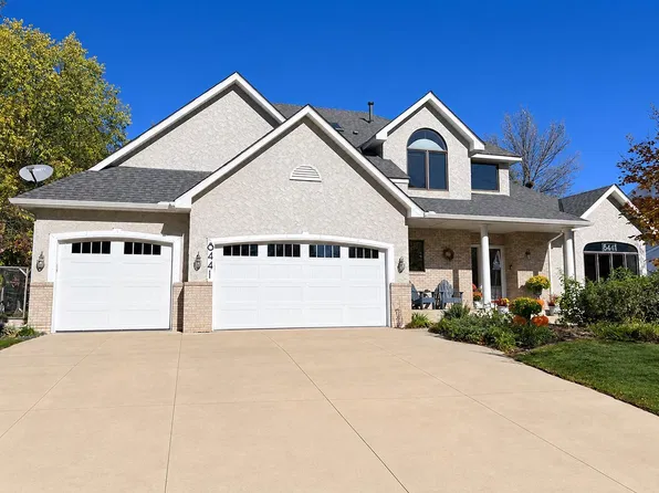 8441 W Lake Dr, Chanhassen, MN 55317