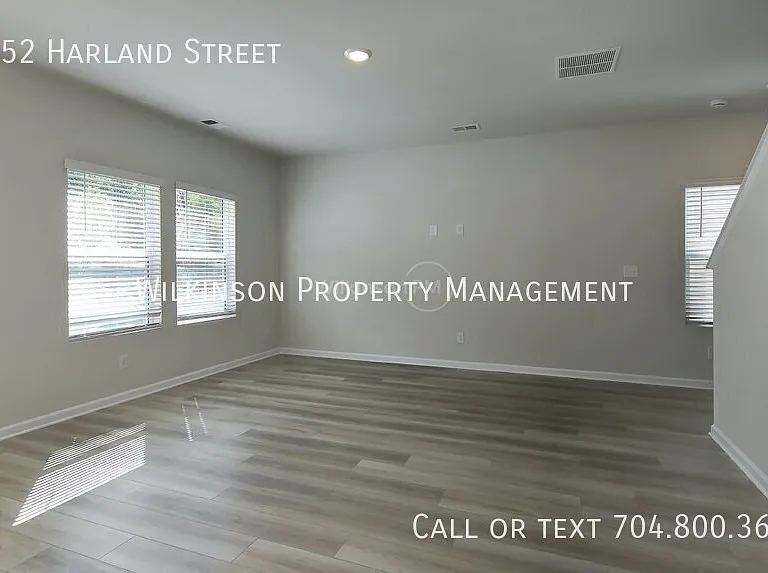 1152 Harland St — Photo 7