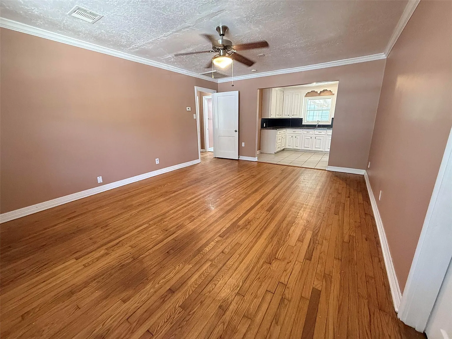 2 bed, 2.0 bath, 1160 sqft, $1,400 — Photo 3