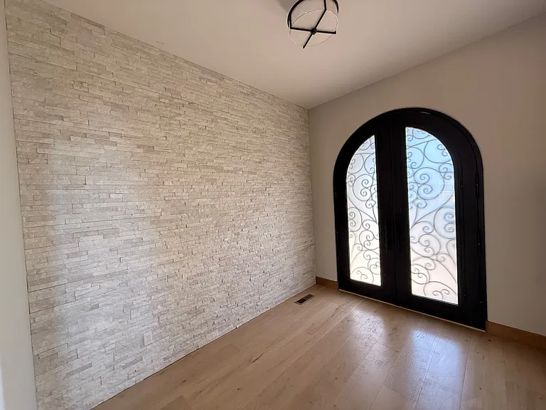 1139 Roy Ave — Photo 6