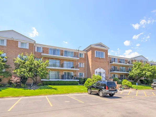 1110 N Farnsworth Ave APT 203, Aurora, IL 60505