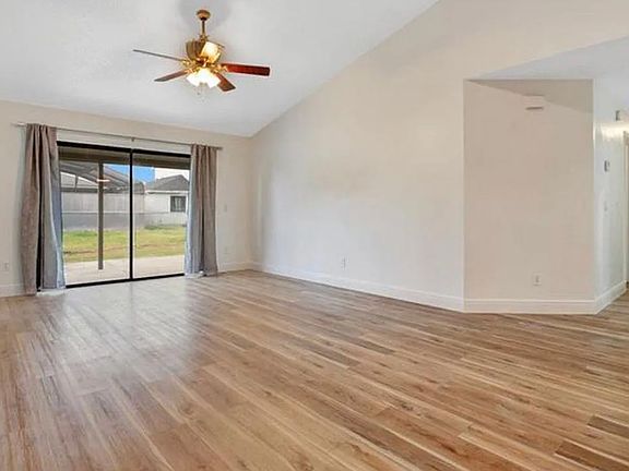 5th image of 153 Sandalwood Dr