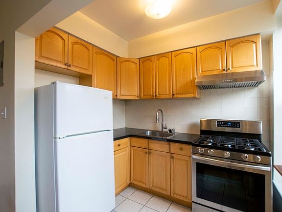 4th image of 188 Sackett St APT 3