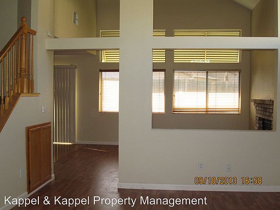 3rd image of 853 Celestine Cir