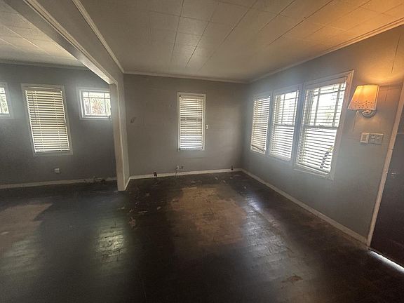 4th image of 310 Margaret St