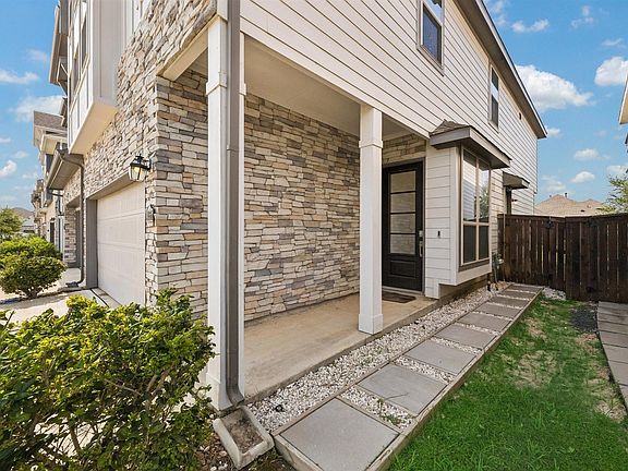 3rd image of 4055 Champlain Way