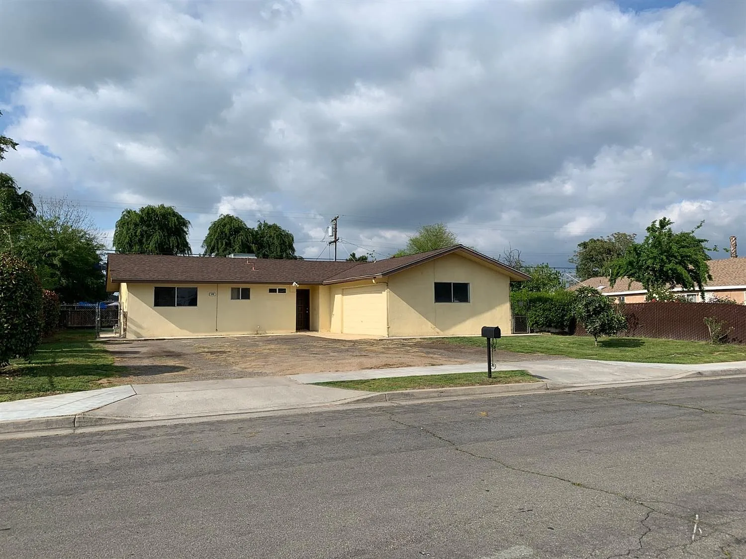 466 W Pinedale Ave photo 1