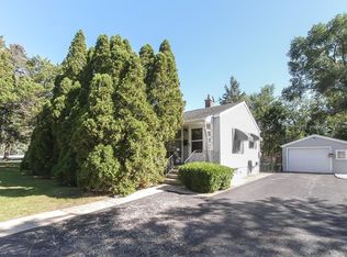 703 S Gables Blvd, Wheaton, IL 60189