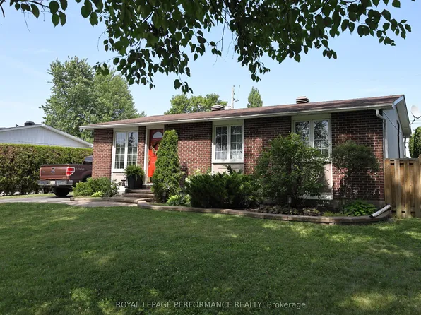 1497 Blackheath St, Ottawa, ON K1E 1K6