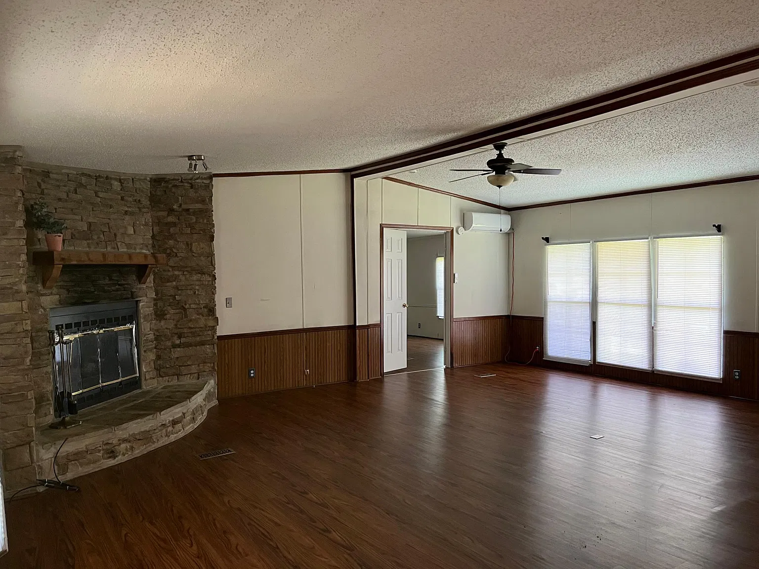 912 Meriwether Rd — Photo 3
