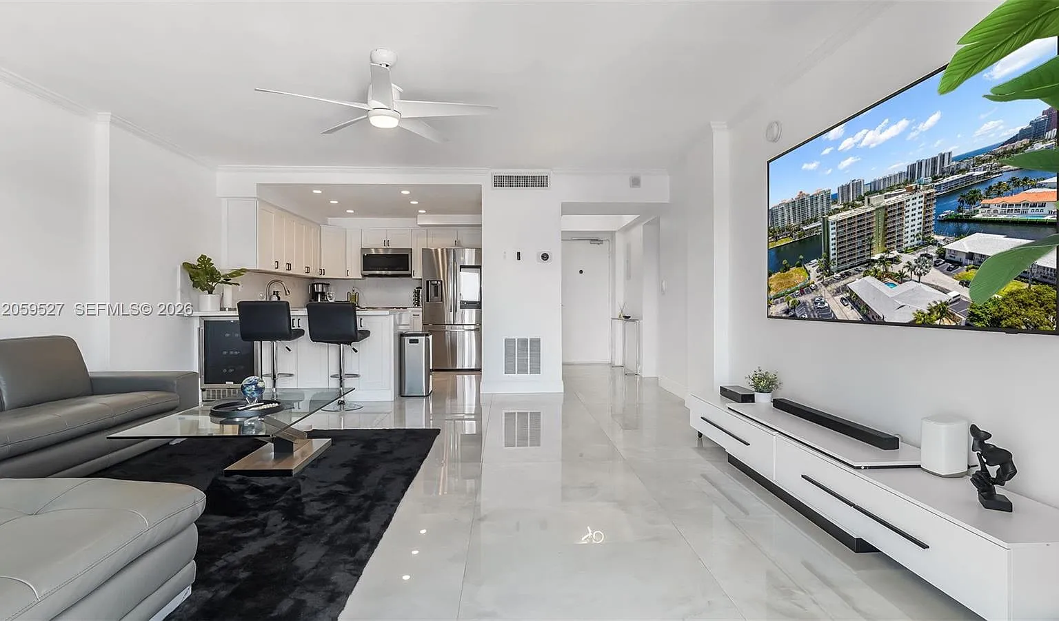 Lauderdale Tower Condo — Photo 3