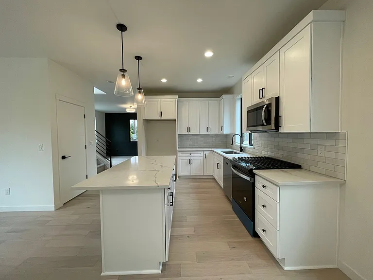8191 N Haven Ave — Photo 12
