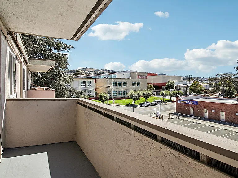 2x2 Balcony View