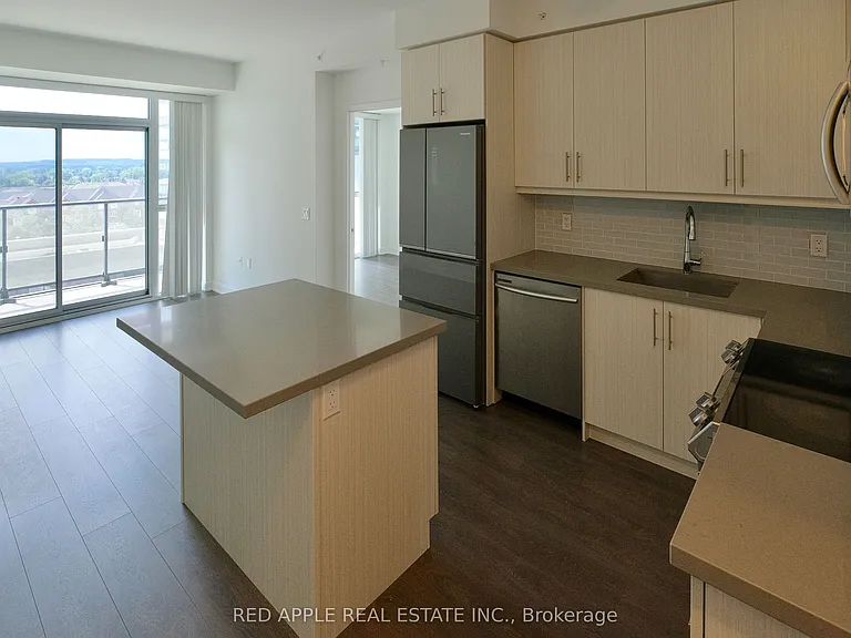75 Oneida Cres #612 — Photo 1
