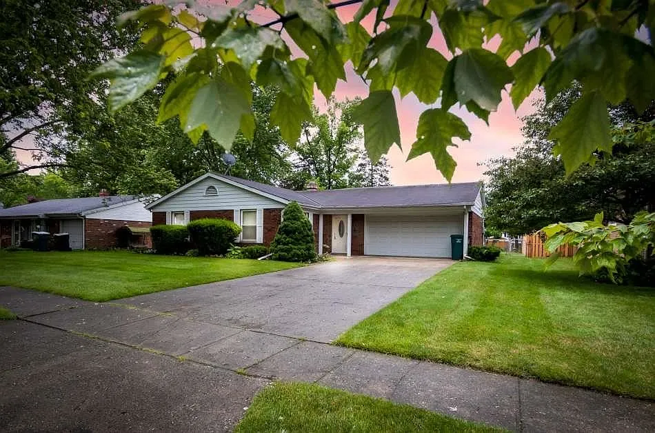 1710 Capri Ln photo 1