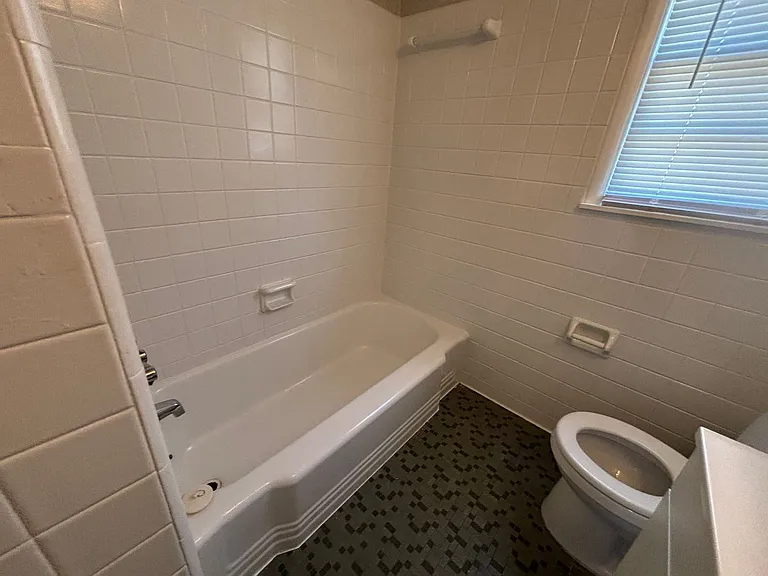 4623 Violet Ave — Photo 7