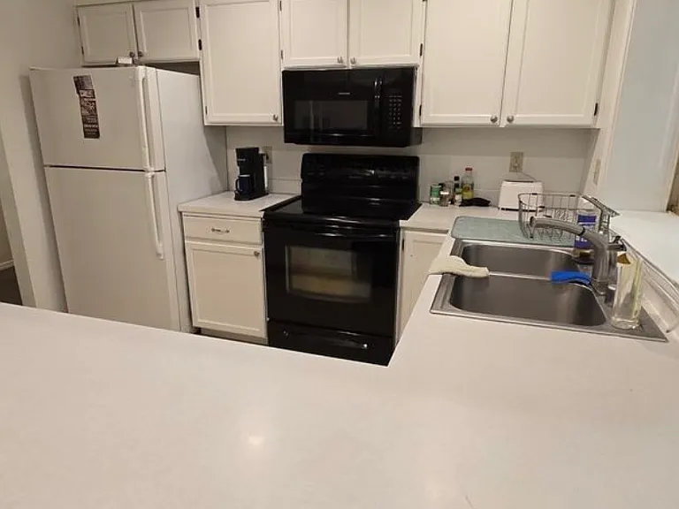 530 NW Carolyn Ln — Photo 8