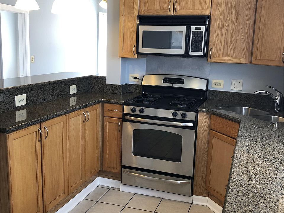 1st image of 556 N Central Park Ave APT 1