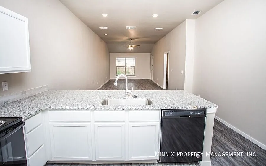 3 bedroom/ 2 bath | 2110 N. Ave L #B — Photo 3
