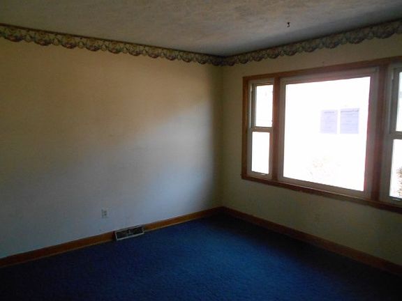3rd image of 136 Kirkwood Dr
