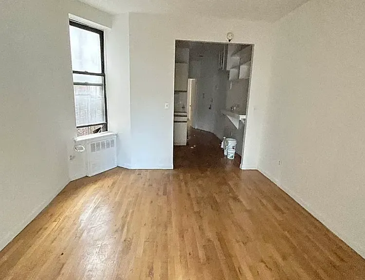 221 E 85th St #20 — Photo 8