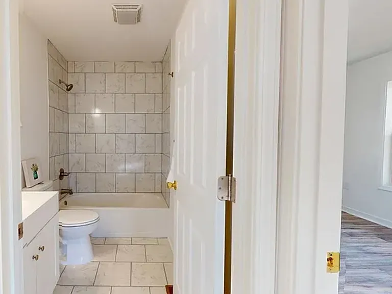 82 Ashlawn Dr — Photo 7