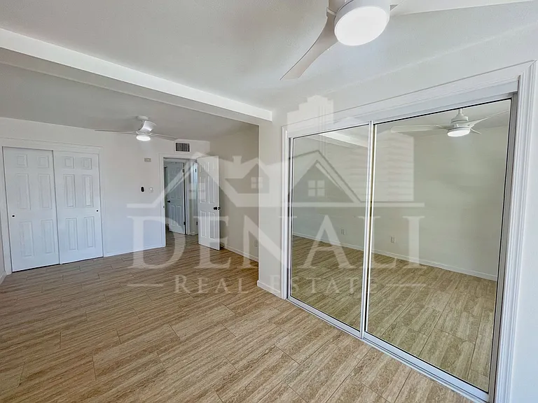 2401 E Meadowbrook Ave — Photo 24