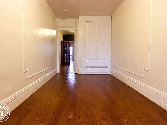5th image of 546 Hart St APT 3R