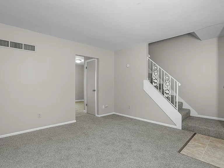 Bermuda Heights Apartments — Photo 14