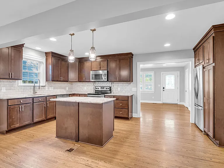 3826 Burrus St — Photo 10