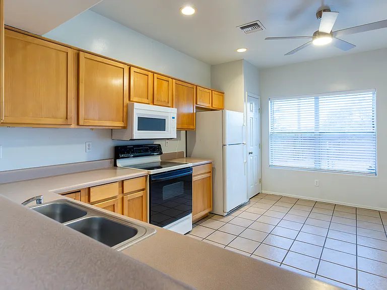 392 Falcon Ct — Photo 7