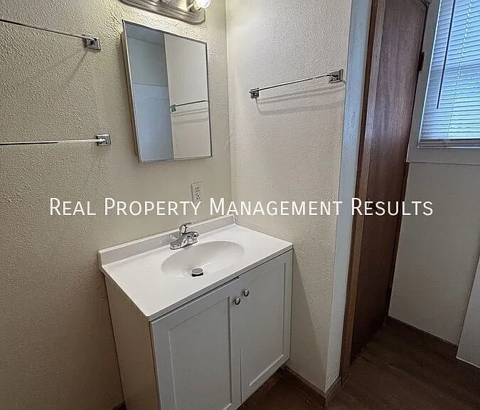 409 S Bosse Ave #B — Photo 8