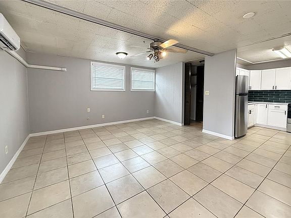 5th image of 3022 W Walnut St