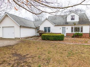 47 Grays Ln, Decatur, IL 62526