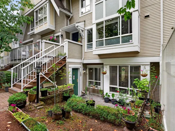 6588 Southoaks Cres #20, Burnaby, BC V5E 4K1
