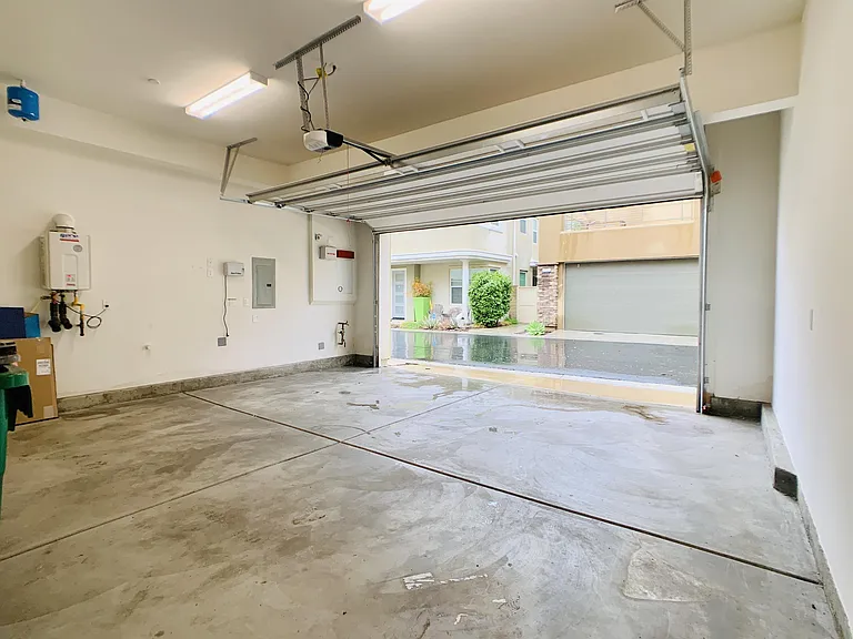 810 Beacon — Photo 10