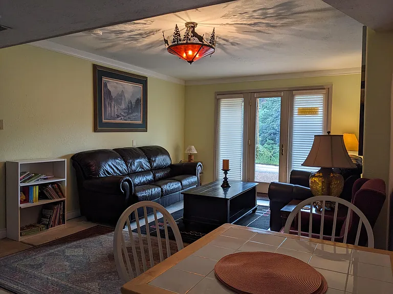 9885 Fountain Rd — Photo 33