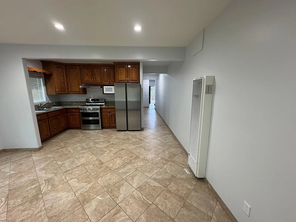 Building Photo - 634 W 48th St #634