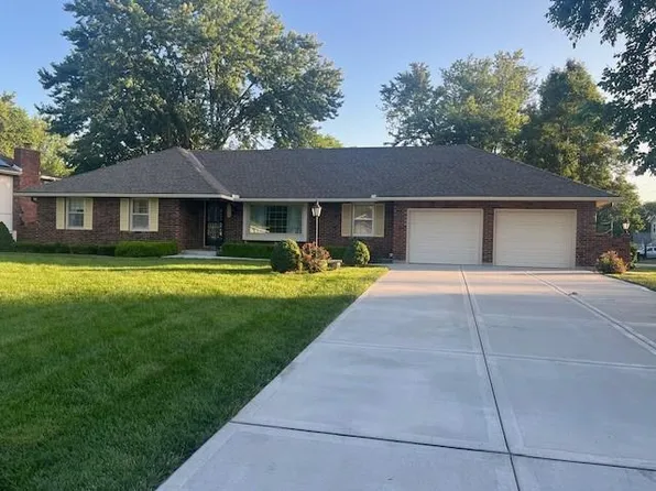 406 E 7th St, Kearney, MO 64060
