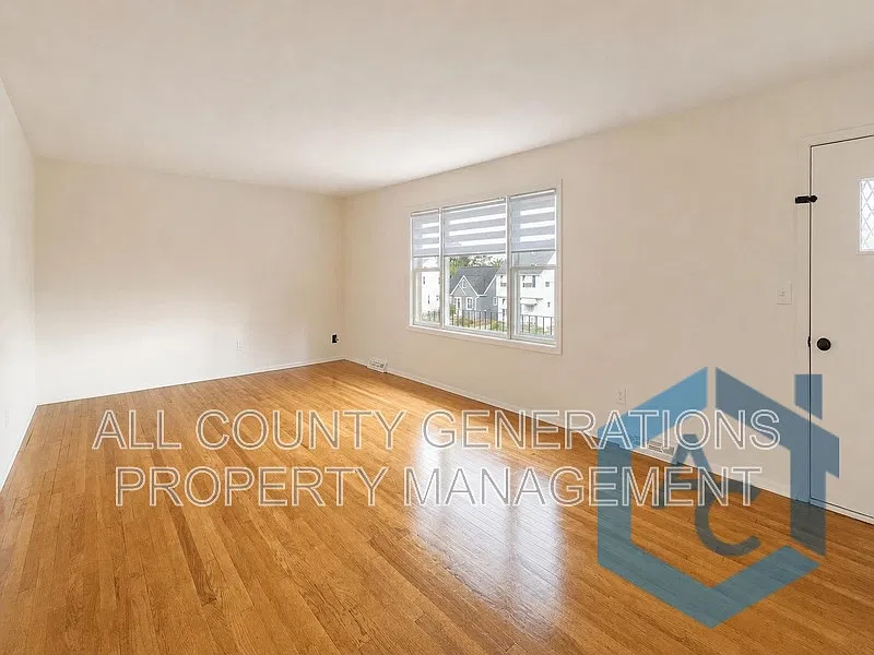 3 bed, 1.0 bath, $1,575 — Photo 3