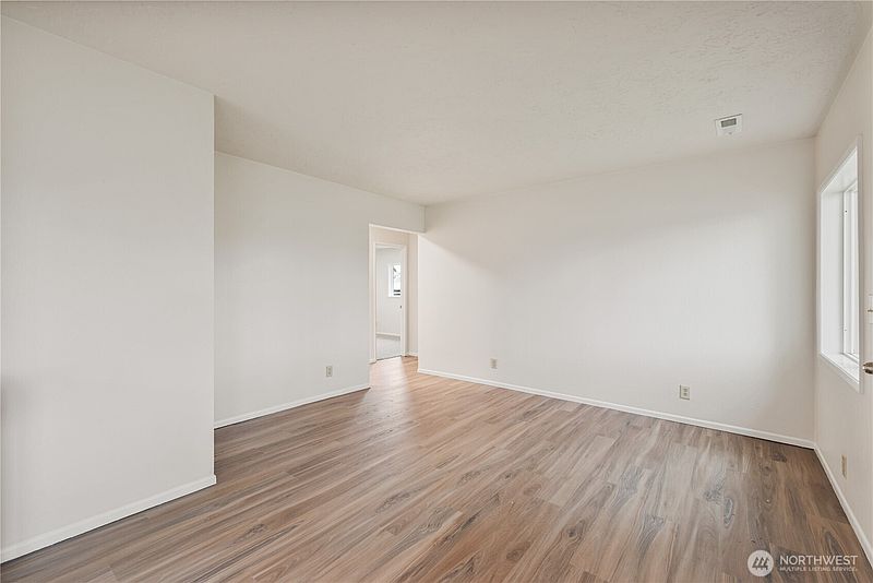 3rd image of 1123 7th Avenue
