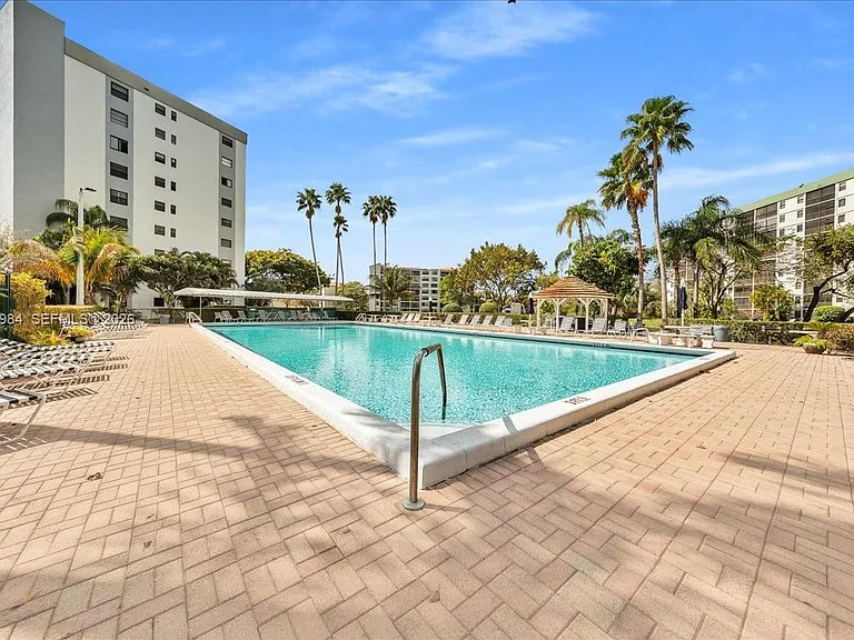 2240 N Cypress Bend Dr #204 — Photo 34