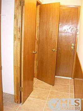 3rd image of 1010 Shady Brook Dr