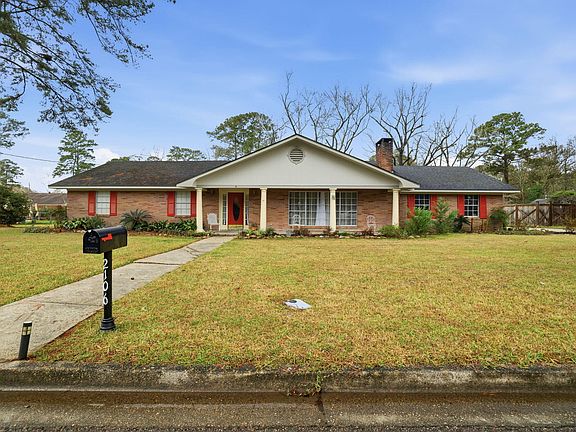 2nd image of 2106 Ridgewood Dr