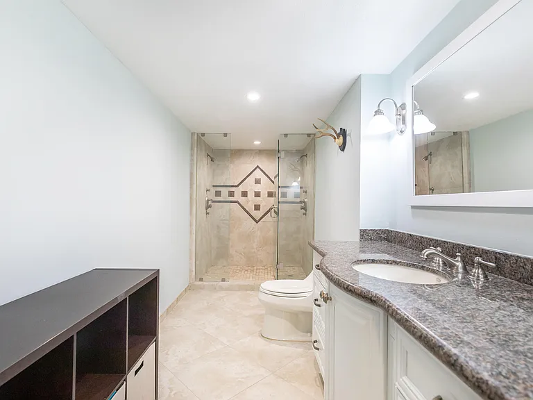 961 SE 20th Ave #302 — Photo 9