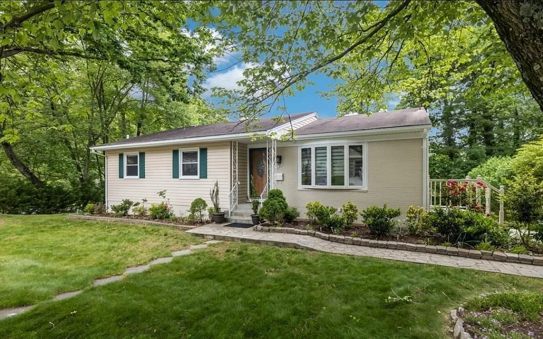 5 bed, 2254 sqft, $5,500 — Photo 1